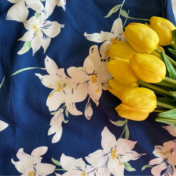 Blue white and yellow daffodil summer sundress dress from Shein, size small - Picture 5 of 9